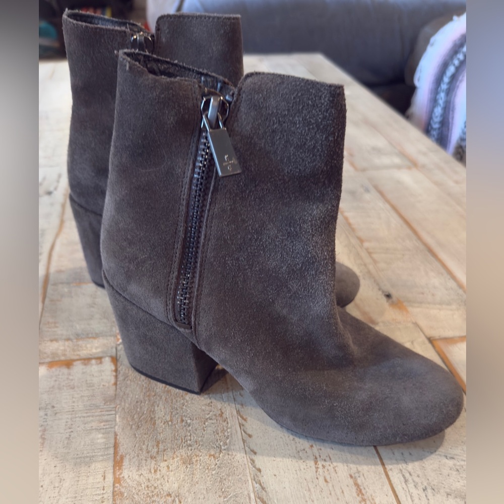 Kenneth Cole Reaction Gray Suede Ankle Boots | Size 7.5